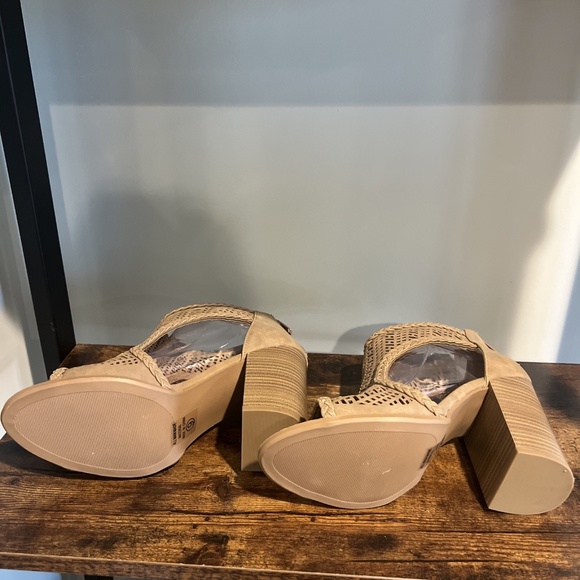 Tan Soda Peep Toe Block Heel Zip Up Heels Women Size 9 Tan Color - Picture 6 of 10